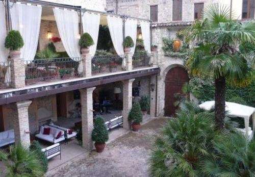 Hotel Residenza Cento Torri Ascoli Piceno Buitenkant foto